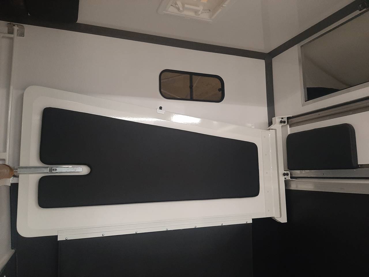 Kleine paardenvrachtwagen (B rijbewijs) Renault Master 2020 Tweedehands