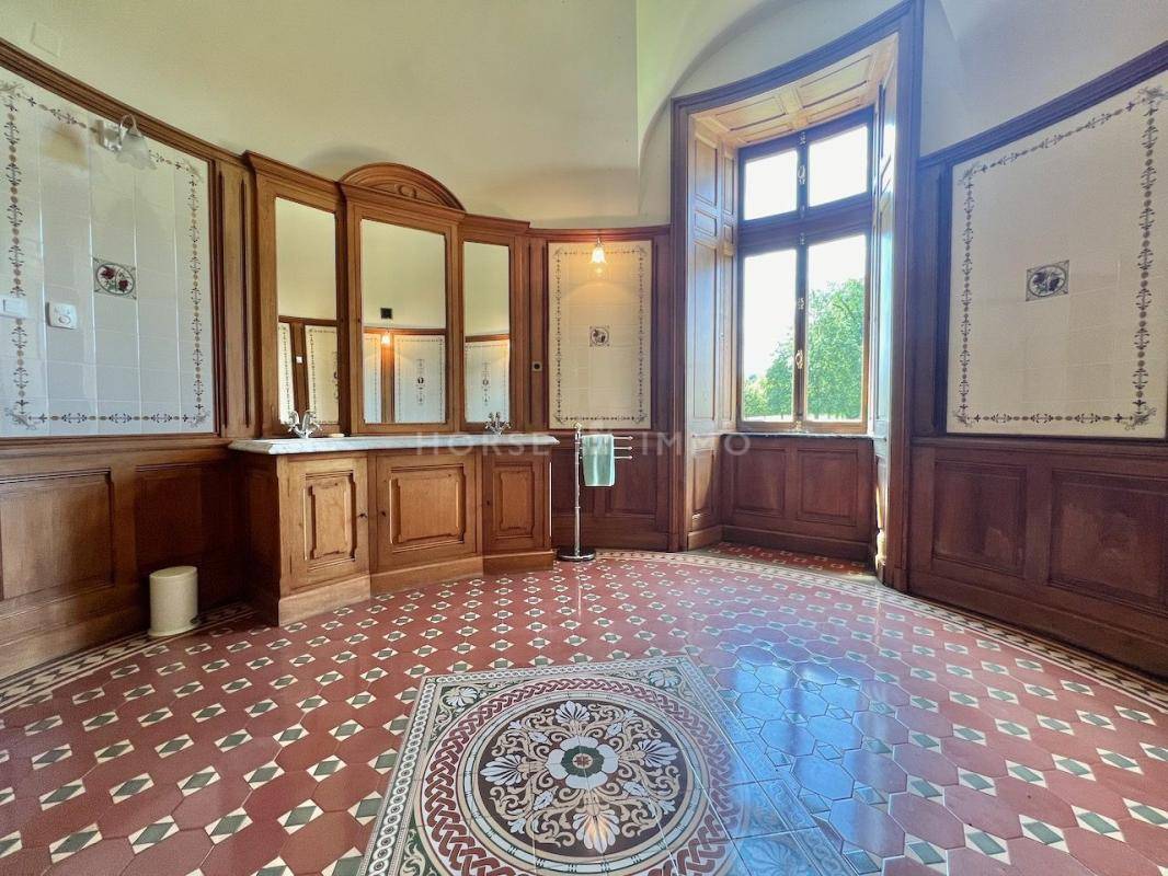 Mooi hippisch vastgoed Koop Jura