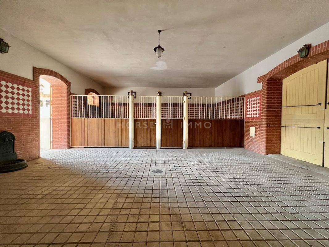 Mooi hippisch vastgoed Koop Jura