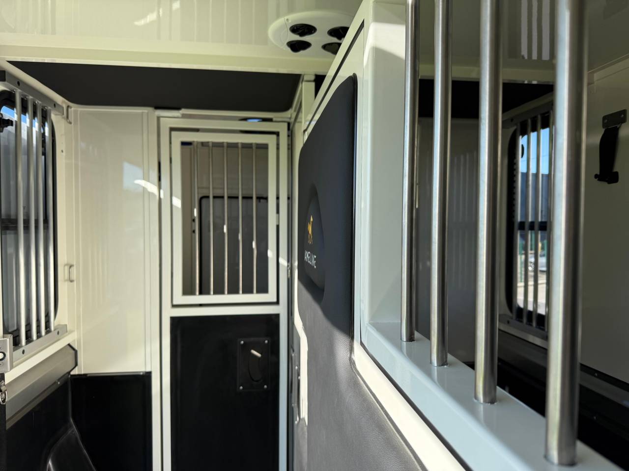 Kleine paardenvrachtwagen (B rijbewijs) Ameline HARAS  2025 Nieuw