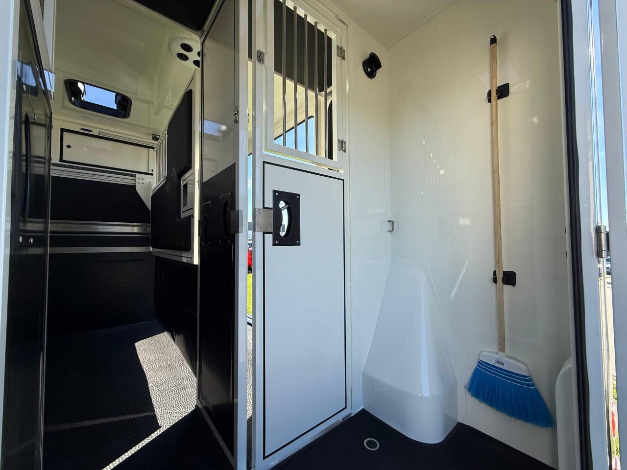 Kleine paardenvrachtwagen (B rijbewijs) Ameline HARAS  2025 Nieuw