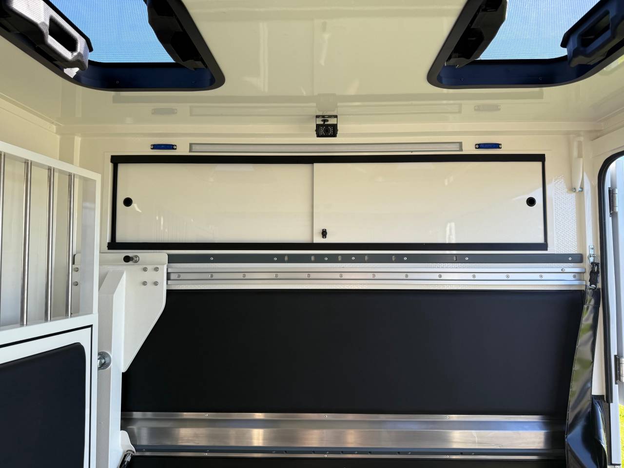 Kleine paardenvrachtwagen (B rijbewijs) Ameline HARAS  2025 Nieuw