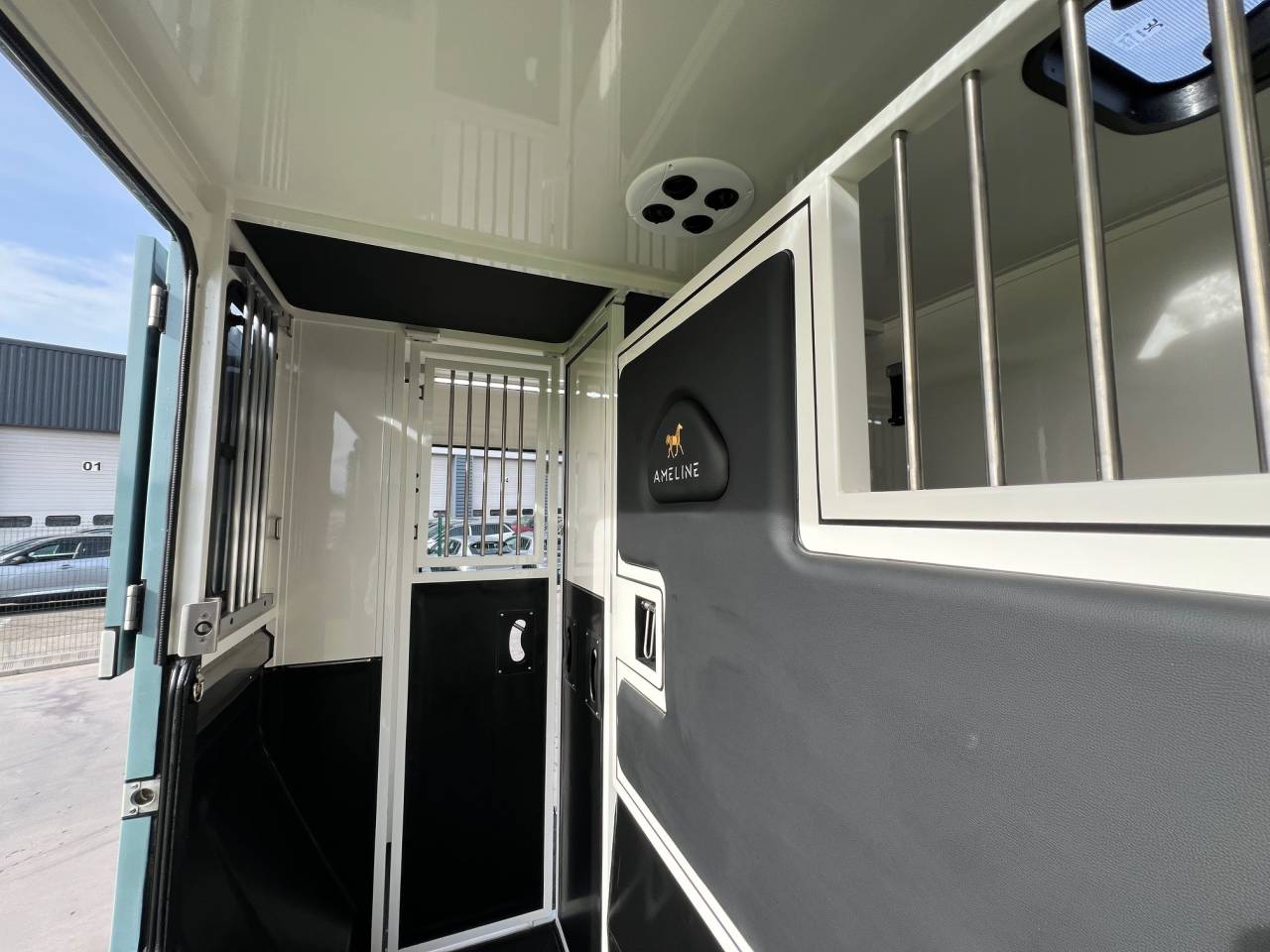 Kleine paardenvrachtwagen (B rijbewijs) Ameline HARAS  2025 Nieuw