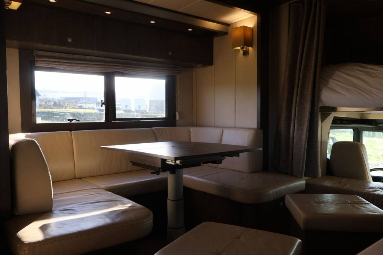 Zware paardenvrachtwagen (groot rijbewijs) STX STX 6 CHEVAUX MEGA POP OUT 2011 Tweedehands