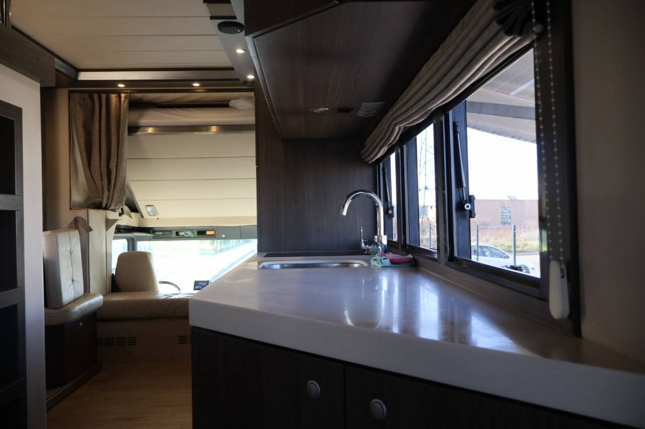 Zware paardenvrachtwagen (groot rijbewijs) STX STX 6 CHEVAUX MEGA POP OUT 2011 Tweedehands