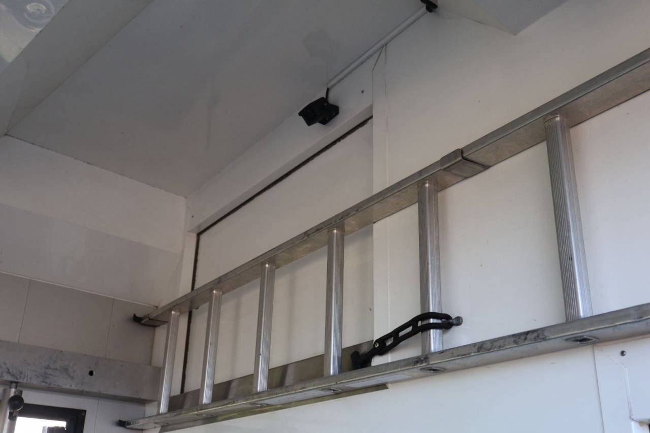 Zware paardenvrachtwagen (groot rijbewijs) STX STX 6 CHEVAUX MEGA POP OUT 2011 Tweedehands