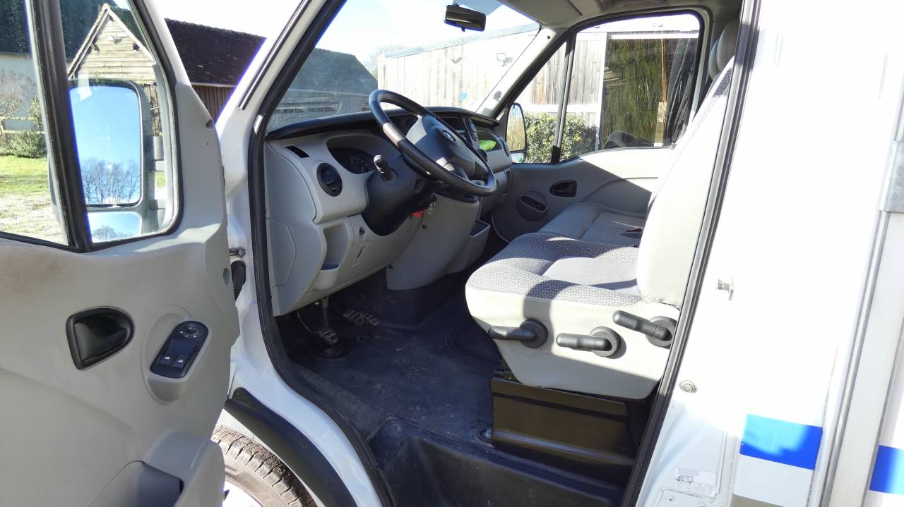 Kleine paardenvrachtwagen (B rijbewijs) Fautras opel movano 3500 2008 Tweedehands