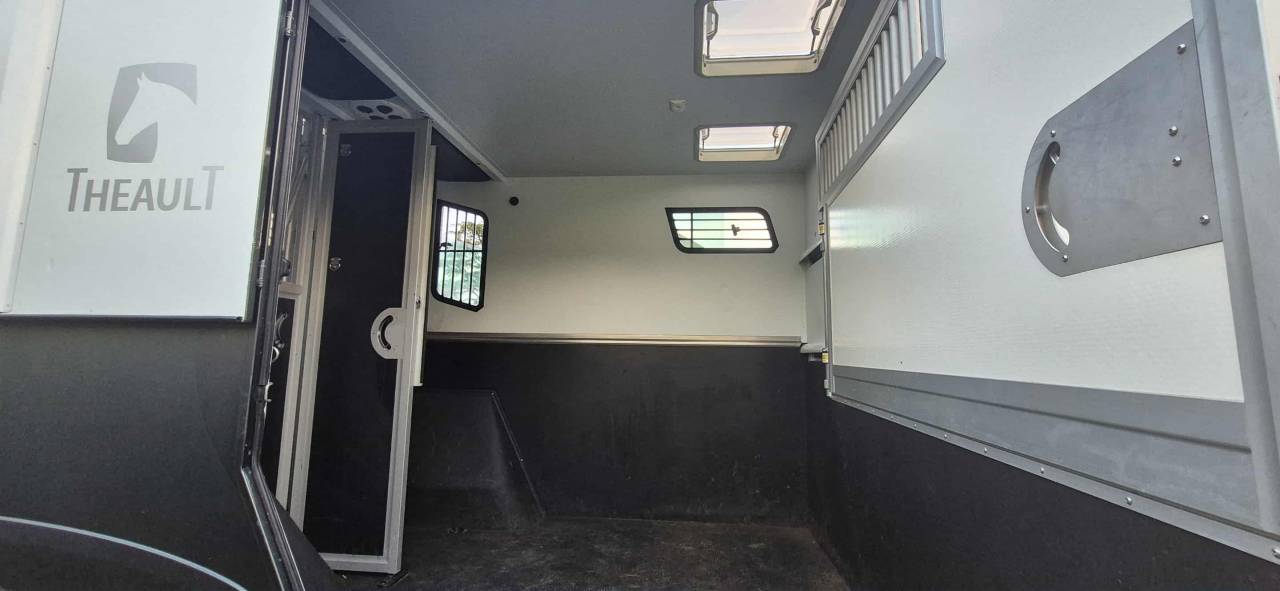 Kleine paardenvrachtwagen (B rijbewijs) Renault Master 2020 Tweedehands