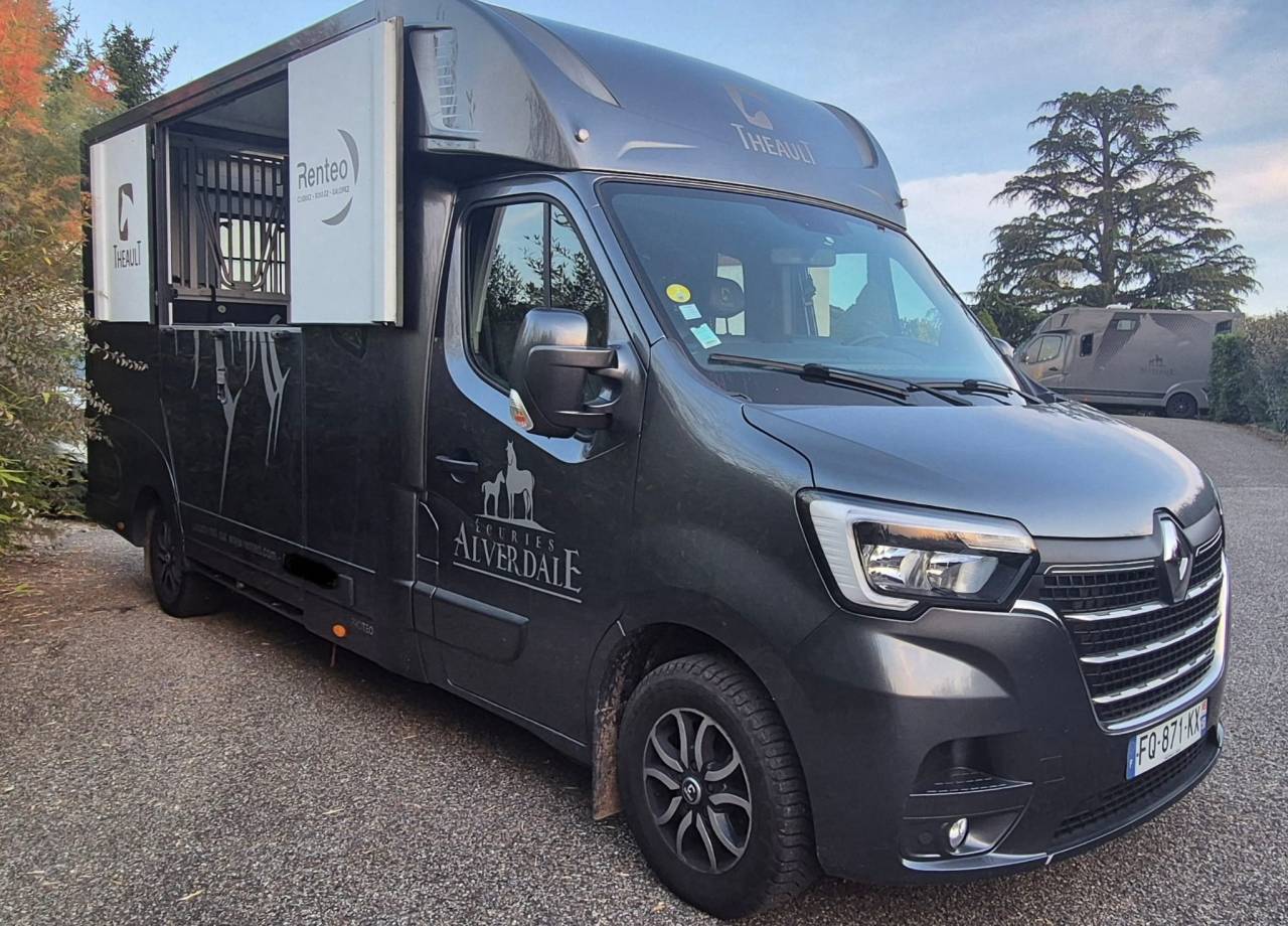 Kleine paardenvrachtwagen (B rijbewijs) Renault Master 2020 Tweedehands