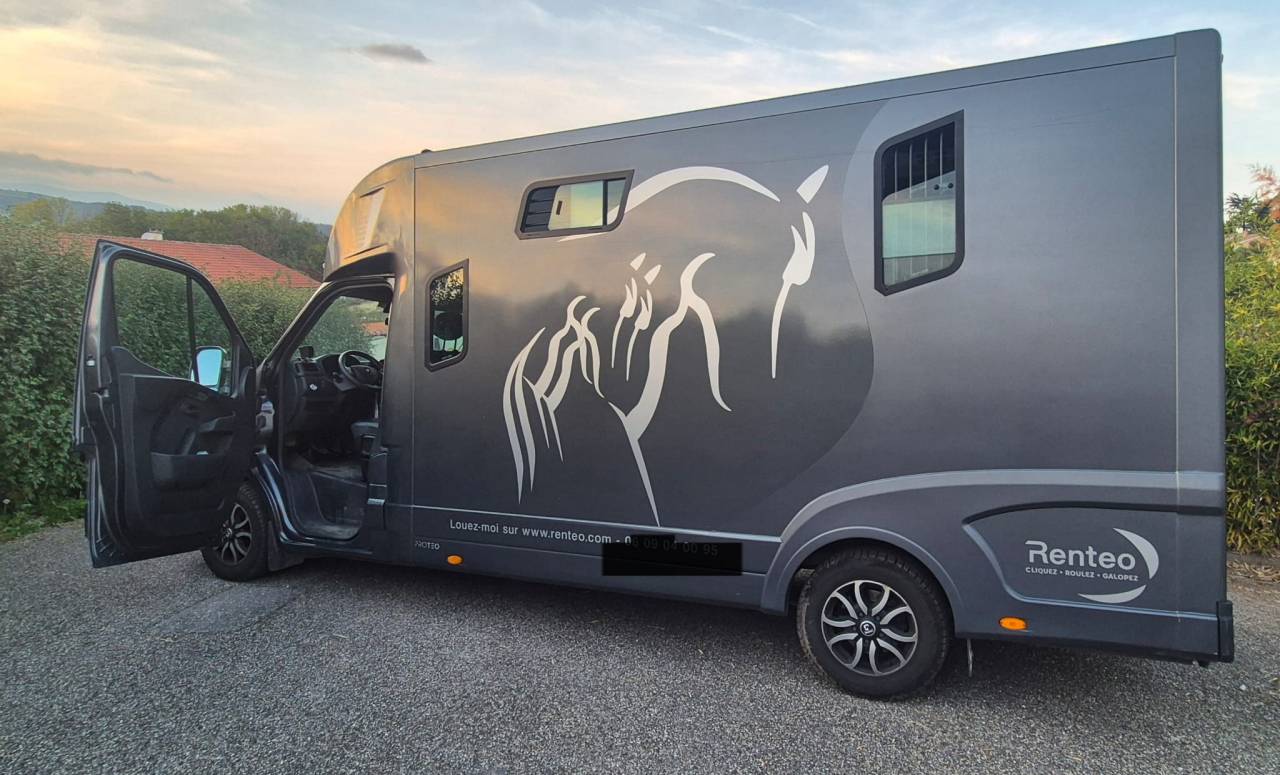 Kleine paardenvrachtwagen (B rijbewijs) Renault Master 2020 Tweedehands
