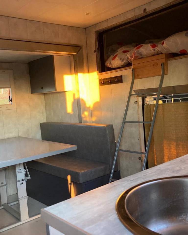 Zware paardenvrachtwagen (groot rijbewijs) Renault MEDIUM 2006 Tweedehands