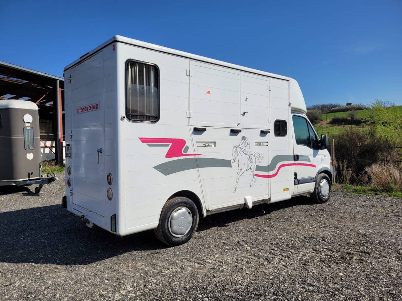 Kleine paardenvrachtwagen (B rijbewijs) Renault Rucel 2005 Tweedehands