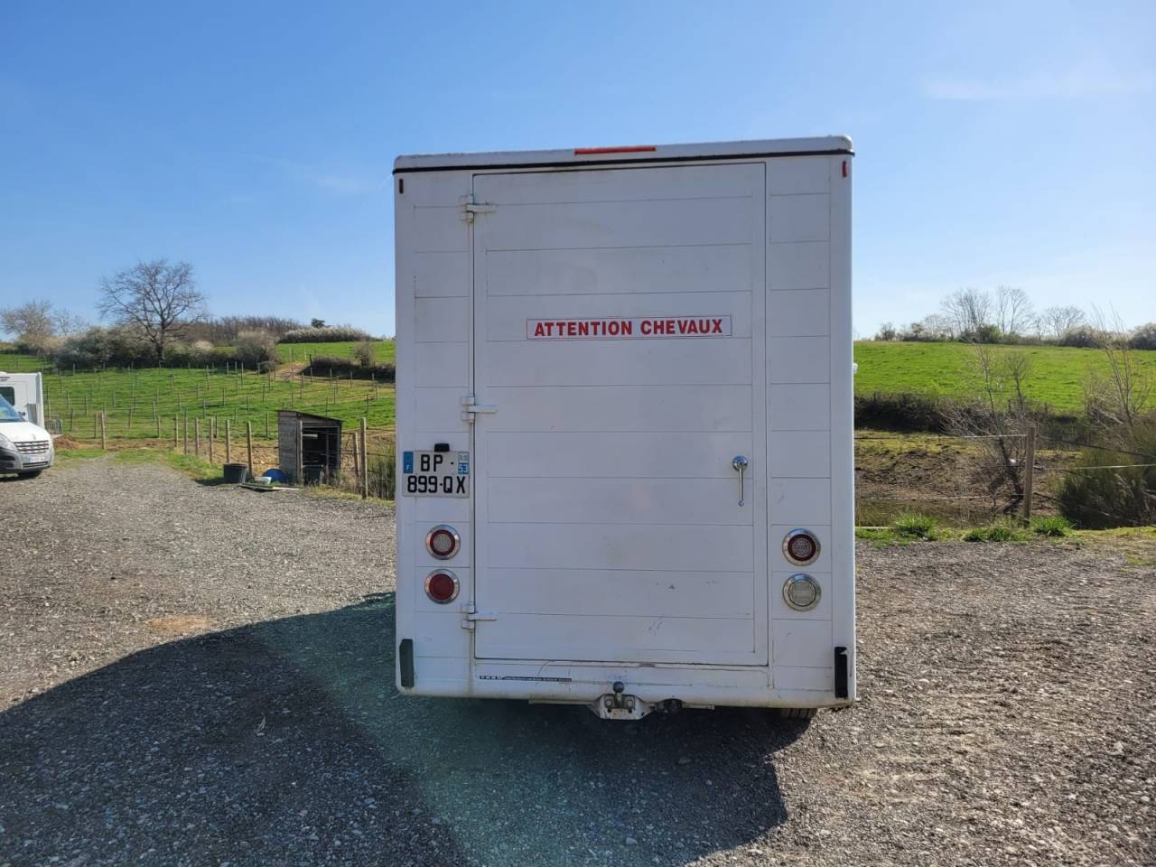 Kleine paardenvrachtwagen (B rijbewijs) Renault Rucel 2005 Tweedehands