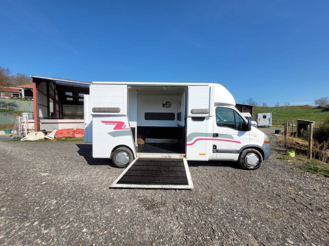 Kleine paardenvrachtwagen (B rijbewijs) Renault Rucel 2005 Tweedehands