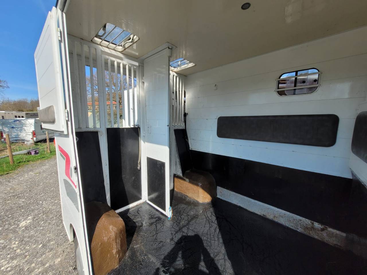 Kleine paardenvrachtwagen (B rijbewijs) Renault Rucel 2005 Tweedehands