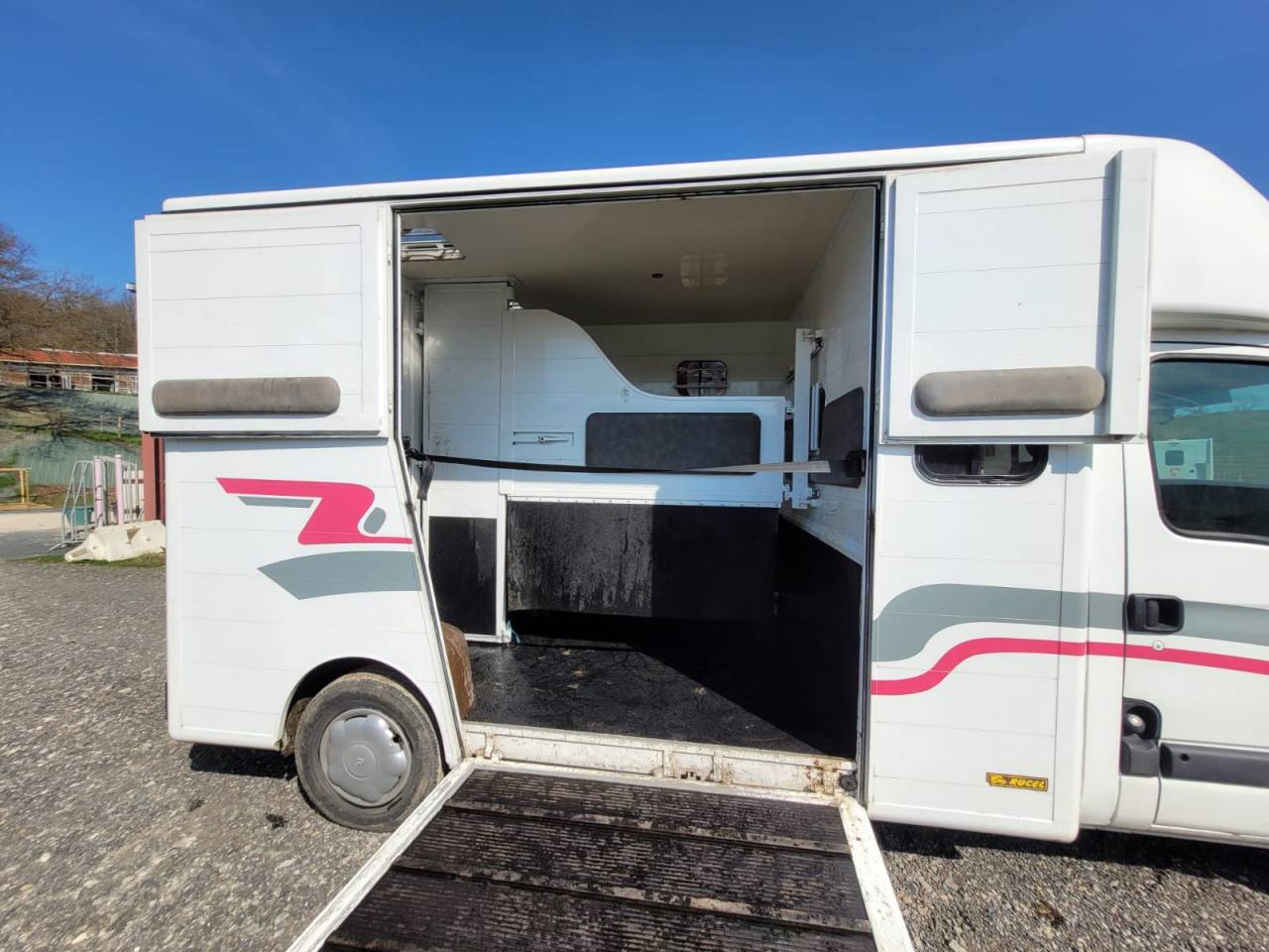 Kleine paardenvrachtwagen (B rijbewijs) Renault Rucel 2005 Tweedehands