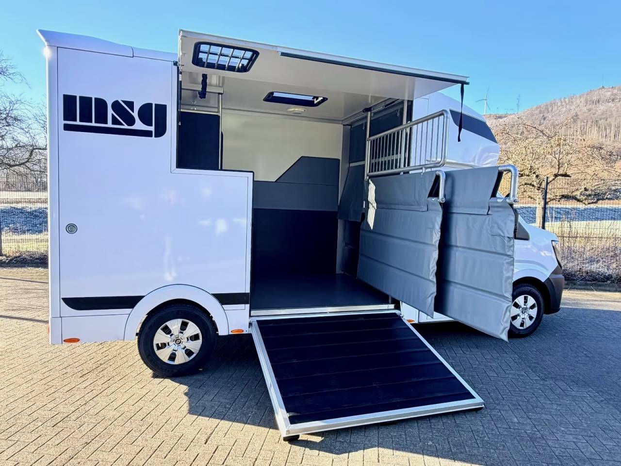 Kleine paardenvrachtwagen (B rijbewijs) Renault RENAULT 0 Nieuw