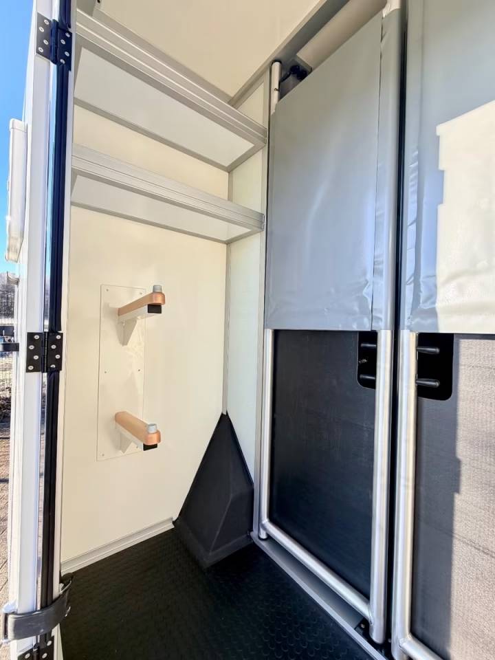 Kleine paardenvrachtwagen (B rijbewijs) Renault RENAULT 0 Nieuw