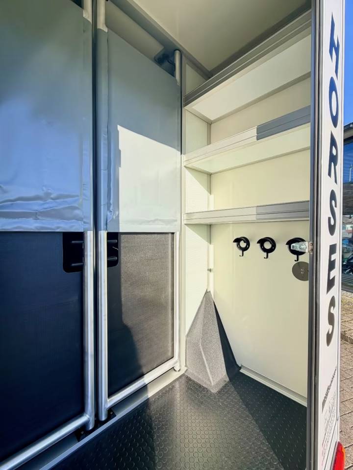 Kleine paardenvrachtwagen (B rijbewijs) Renault RENAULT 0 Nieuw