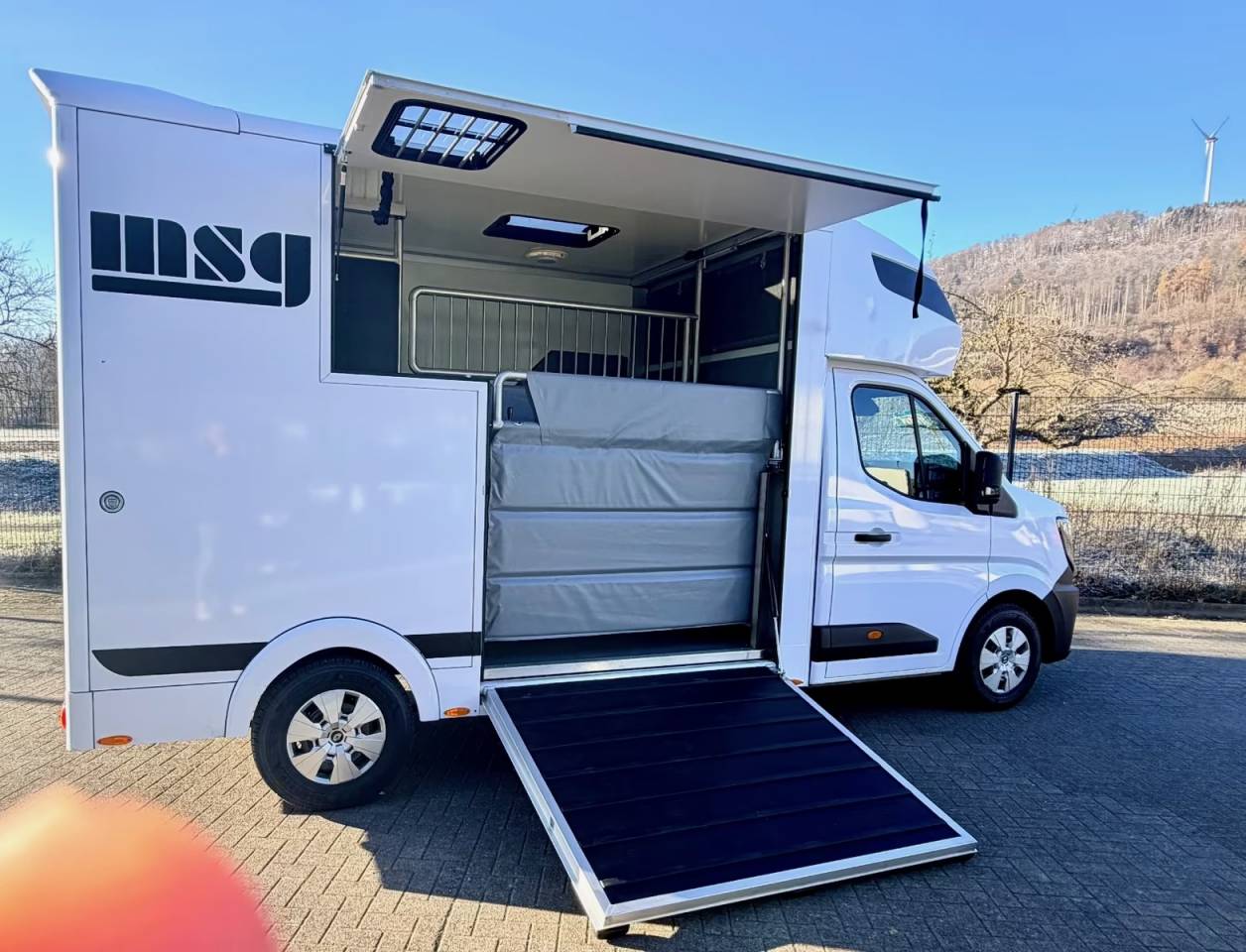 Kleine paardenvrachtwagen (B rijbewijs) Renault RENAULT 0 Nieuw