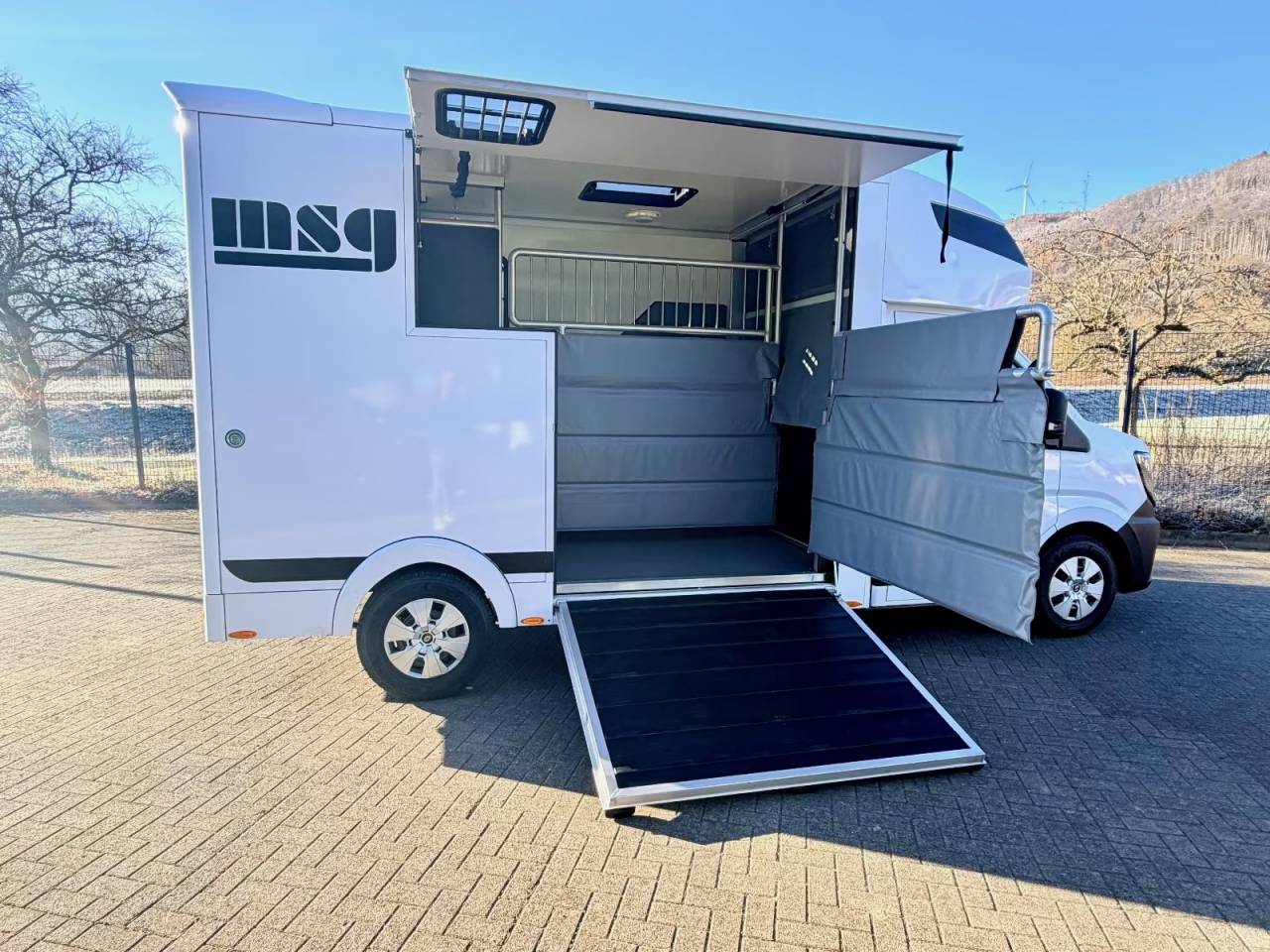 Kleine paardenvrachtwagen (B rijbewijs) Renault RENAULT 0 Nieuw