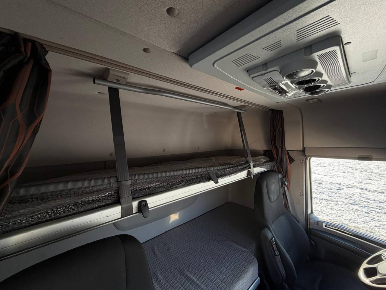 Zware paardenvrachtwagen (groot rijbewijs) Daf SEMI-REMORQUE 10P-APPARTEMENT 4P 2017 Tweedehands