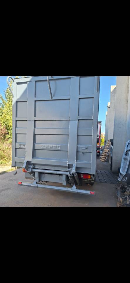 Zware paardenvrachtwagen (groot rijbewijs) Renault Midlum  2004 Tweedehands