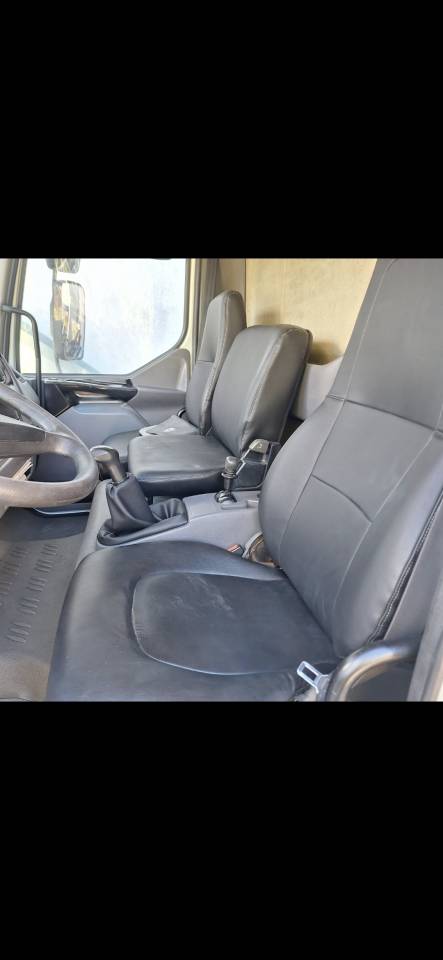 Zware paardenvrachtwagen (groot rijbewijs) Renault Midlum  2004 Tweedehands