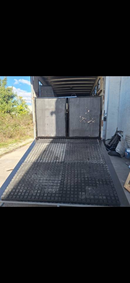 Zware paardenvrachtwagen (groot rijbewijs) Renault Midlum  2004 Tweedehands