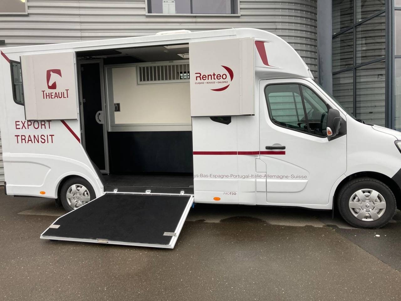 Kleine paardenvrachtwagen (B rijbewijs) Renault CAMION THEAULT 2024 Tweedehands