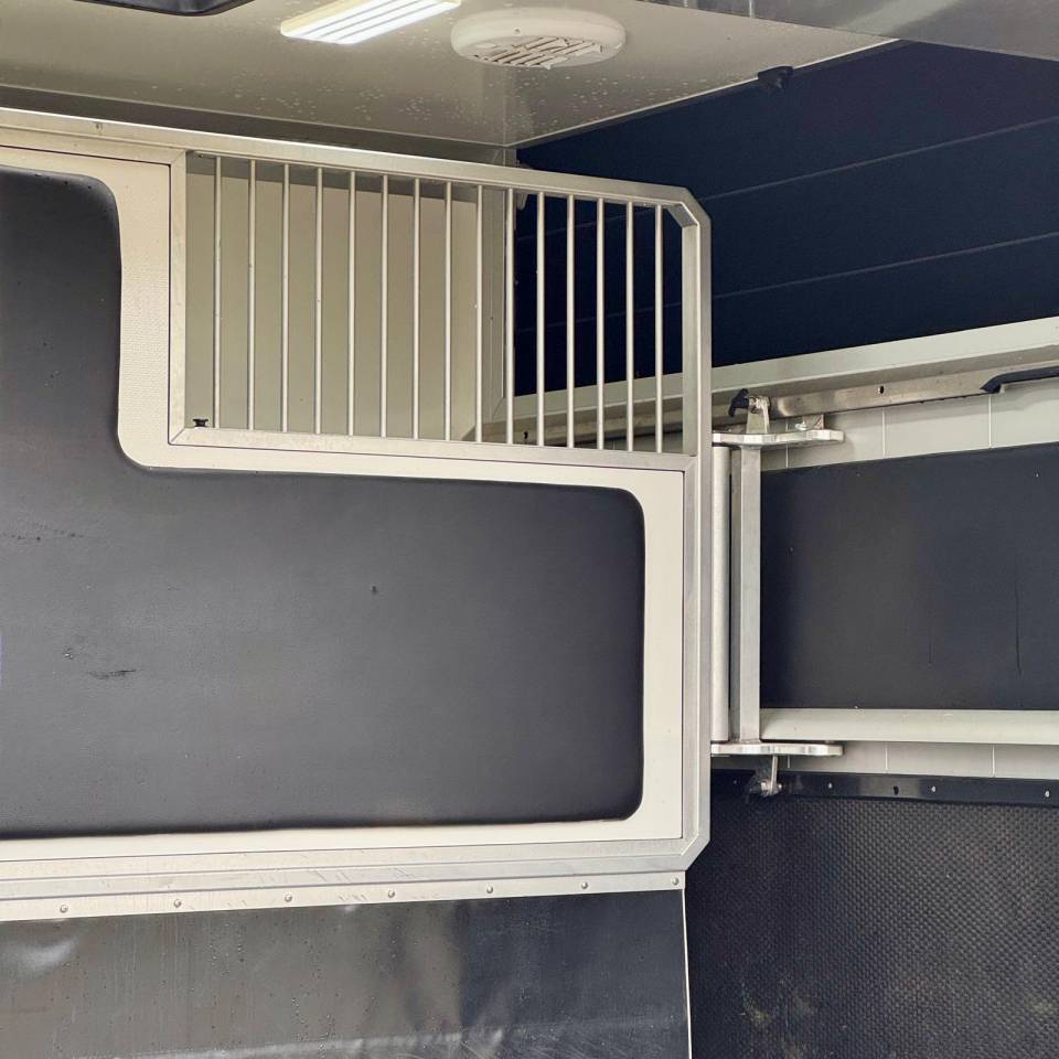 Kleine paardenvrachtwagen (B rijbewijs) AKX 3p 2025 Tweedehands