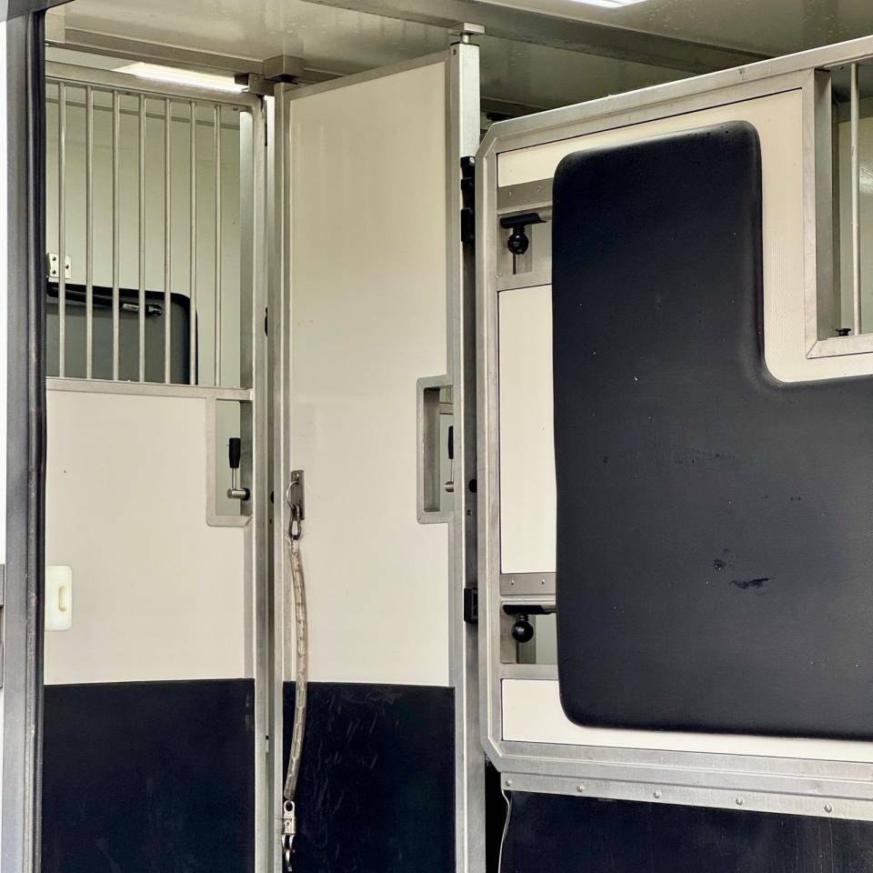 Kleine paardenvrachtwagen (B rijbewijs) AKX 3p 2025 Tweedehands