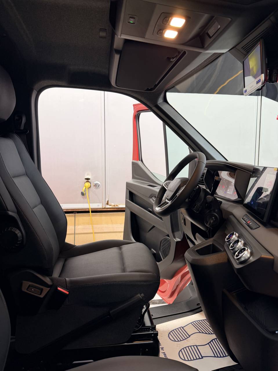 Kleine paardenvrachtwagen (B rijbewijs) AKX 5p BVA  2026 Nieuw