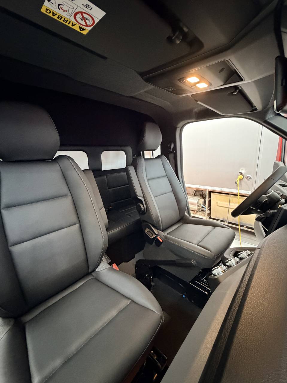 Kleine paardenvrachtwagen (B rijbewijs) AKX 5p BVA  2026 Nieuw