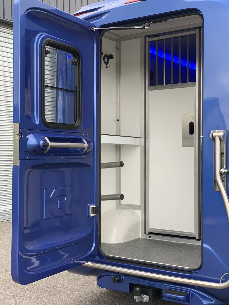 Kleine paardenvrachtwagen (B rijbewijs) Krismar 3pstallion 2021 Tweedehands