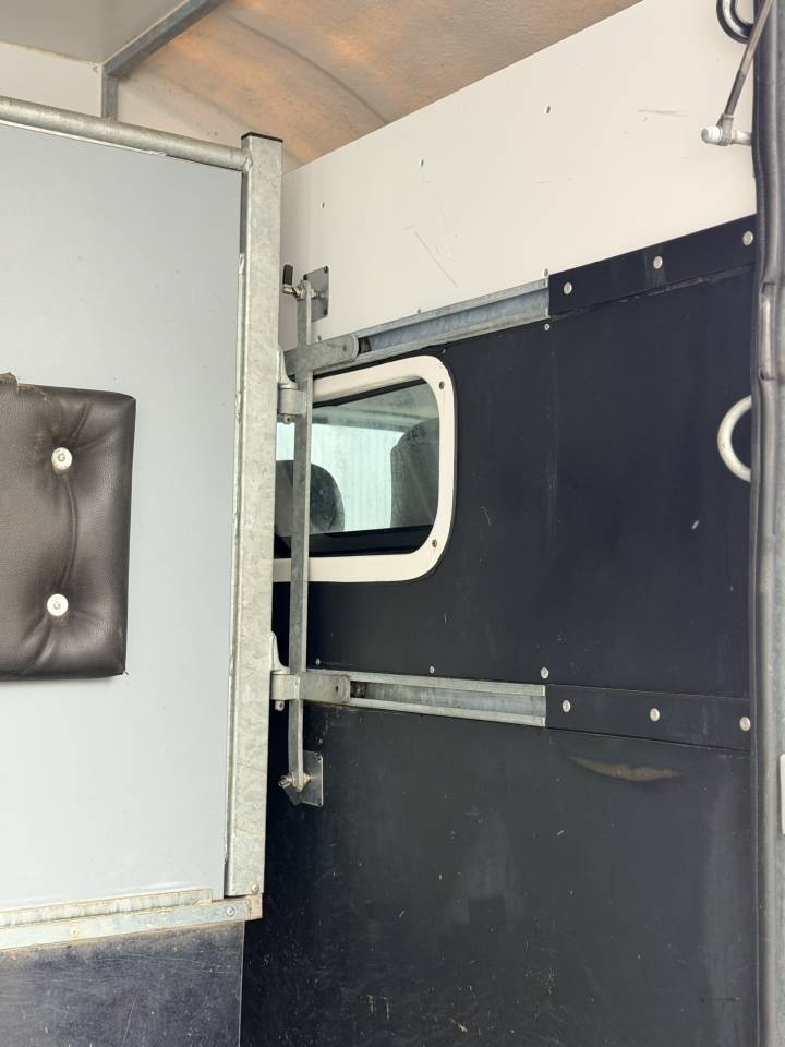 Kleine paardenvrachtwagen (B rijbewijs) AP Petit 3pstalles 2022 Tweedehands