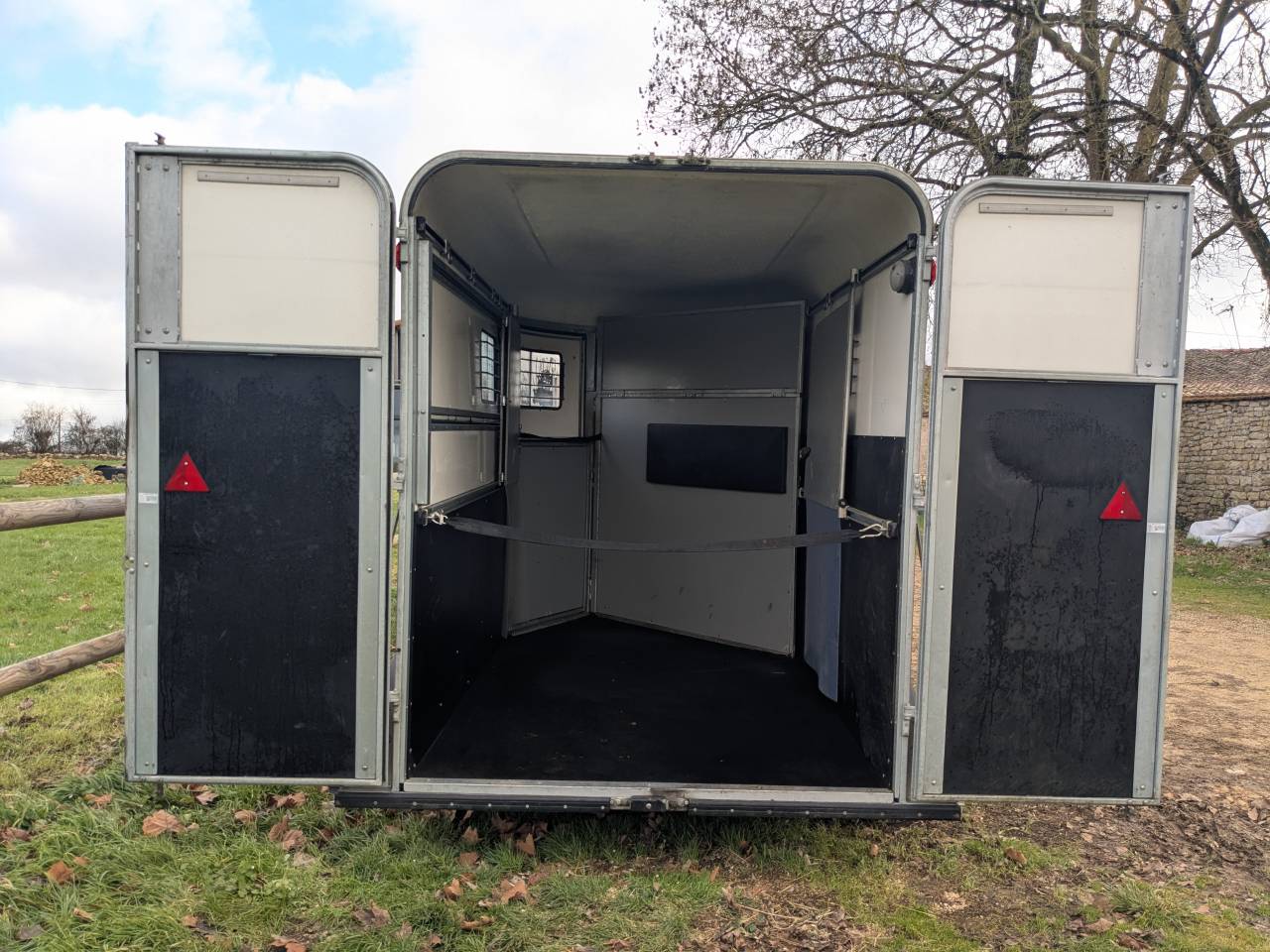 Paardentrailers Fautras Oblic + 2 2 Paarden 2022 Tweedehands