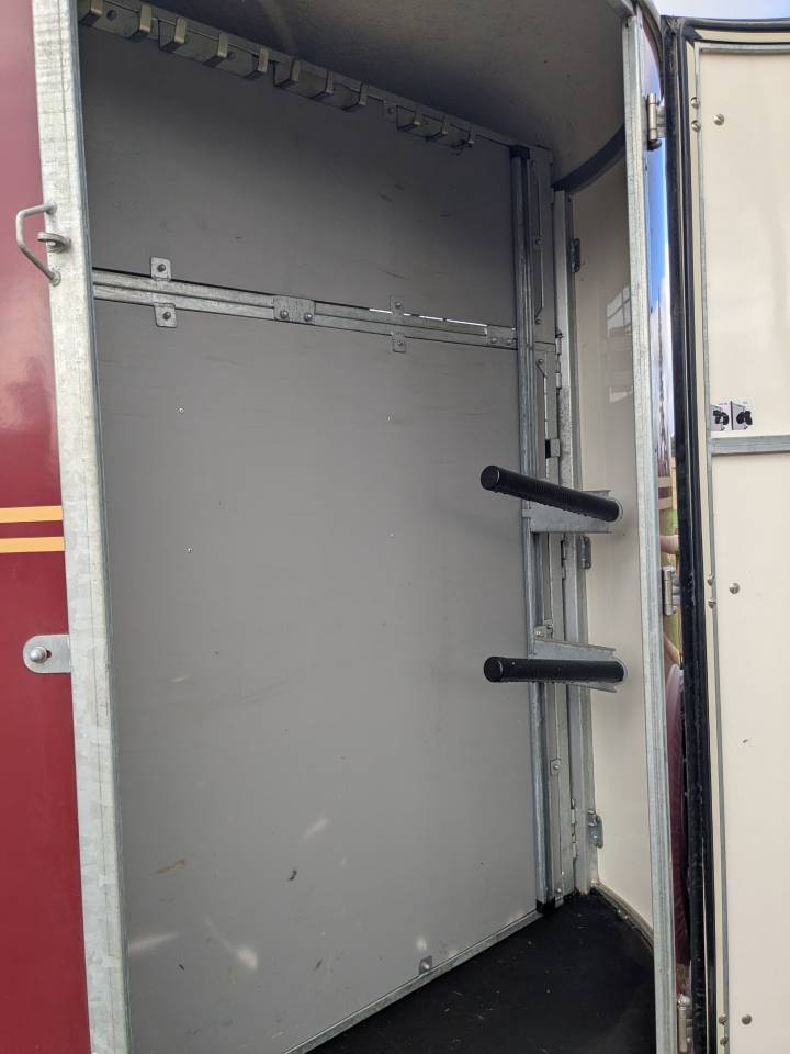 Paardentrailers Fautras Oblic + 2 2 Paarden 2022 Tweedehands