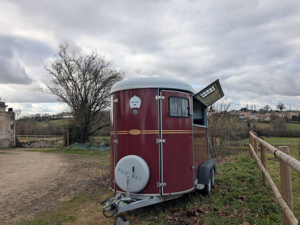 Paardentrailers Fautras Oblic + 2 2 Paarden 2022 Tweedehands