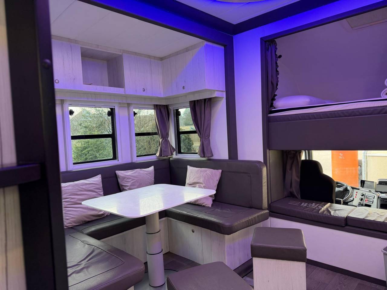 Zware paardenvrachtwagen (groot rijbewijs) Mercedes MERCEDES-BENZ 0 Tweedehands