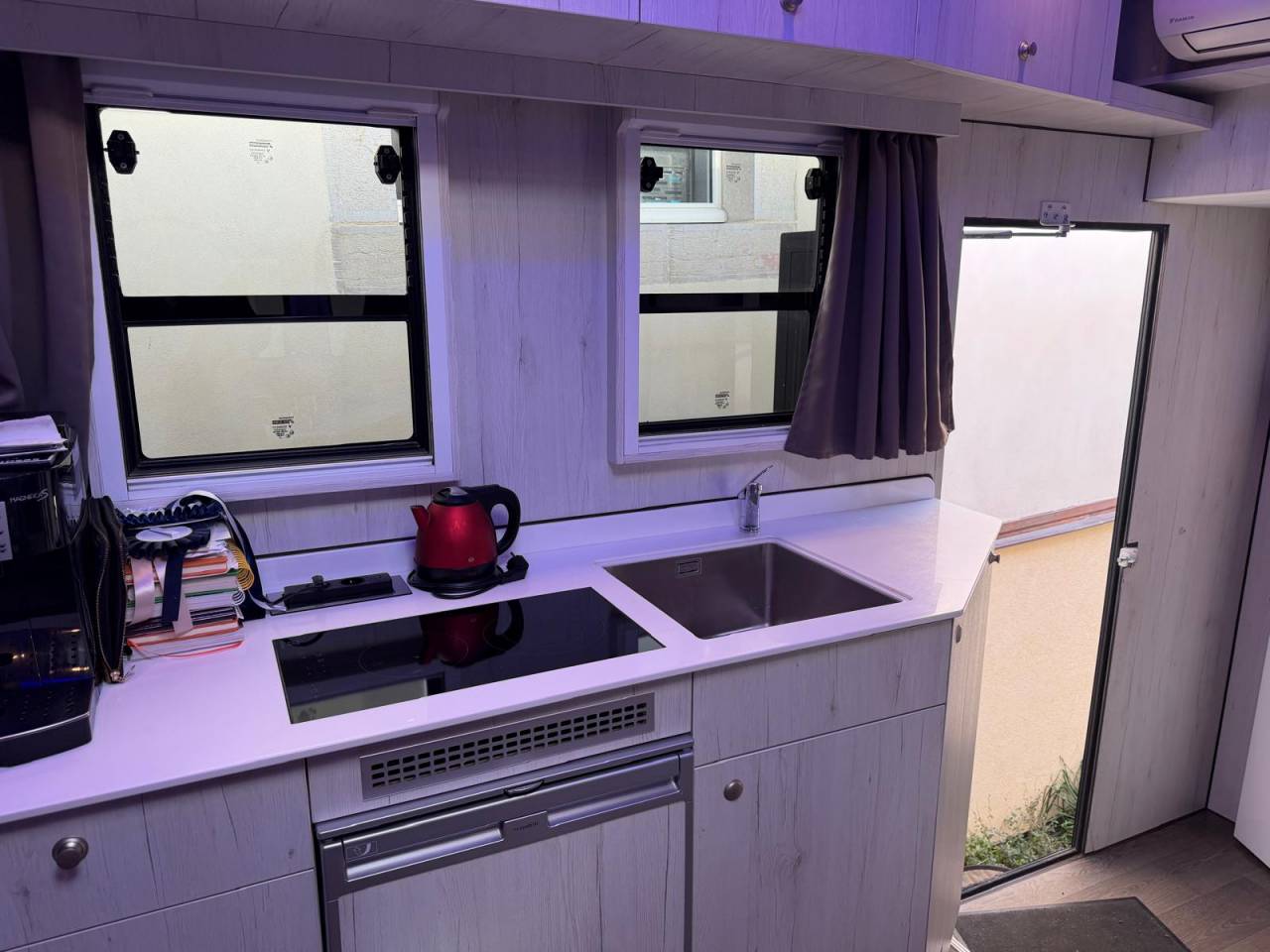 Zware paardenvrachtwagen (groot rijbewijs) Mercedes MERCEDES-BENZ 0 Tweedehands