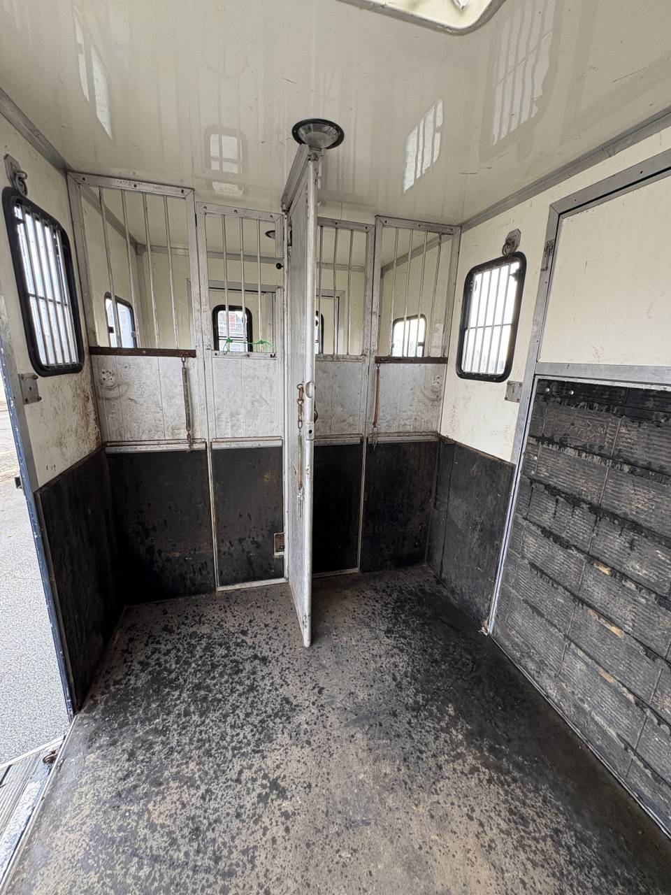 Kleine paardenvrachtwagen (B rijbewijs) Iveco Daily  2009 Tweedehands