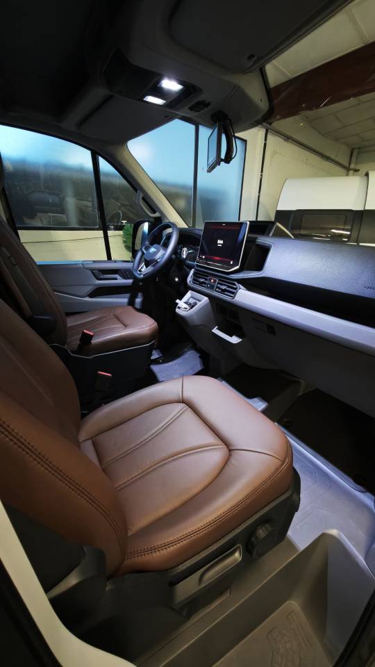 Kleine paardenvrachtwagen (B rijbewijs) Krismar 5p stalles 2026 Nieuw