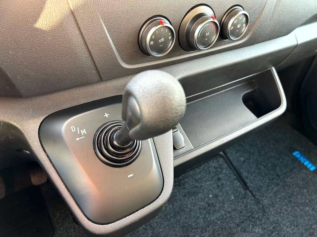 Kleine paardenvrachtwagen (B rijbewijs) Renault RENAULT 0 Tweedehands