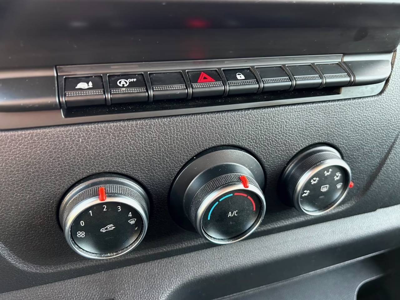 Kleine paardenvrachtwagen (B rijbewijs) Renault RENAULT 0 Tweedehands