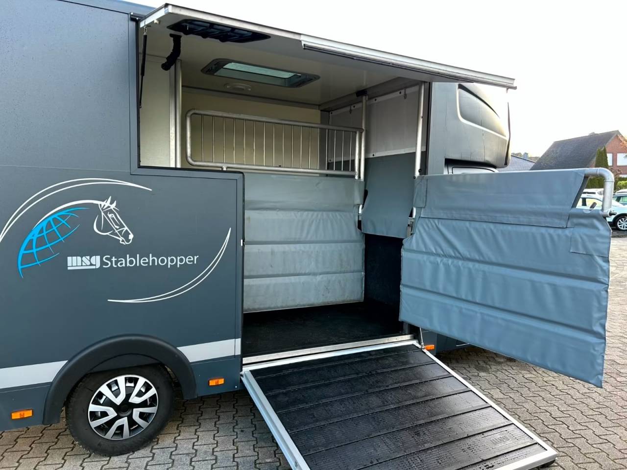 Kleine paardenvrachtwagen (B rijbewijs) Renault RENAULT 0 Tweedehands