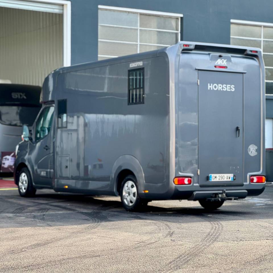 Kleine paardenvrachtwagen (B rijbewijs) AKX 5stalles 2023 Tweedehands