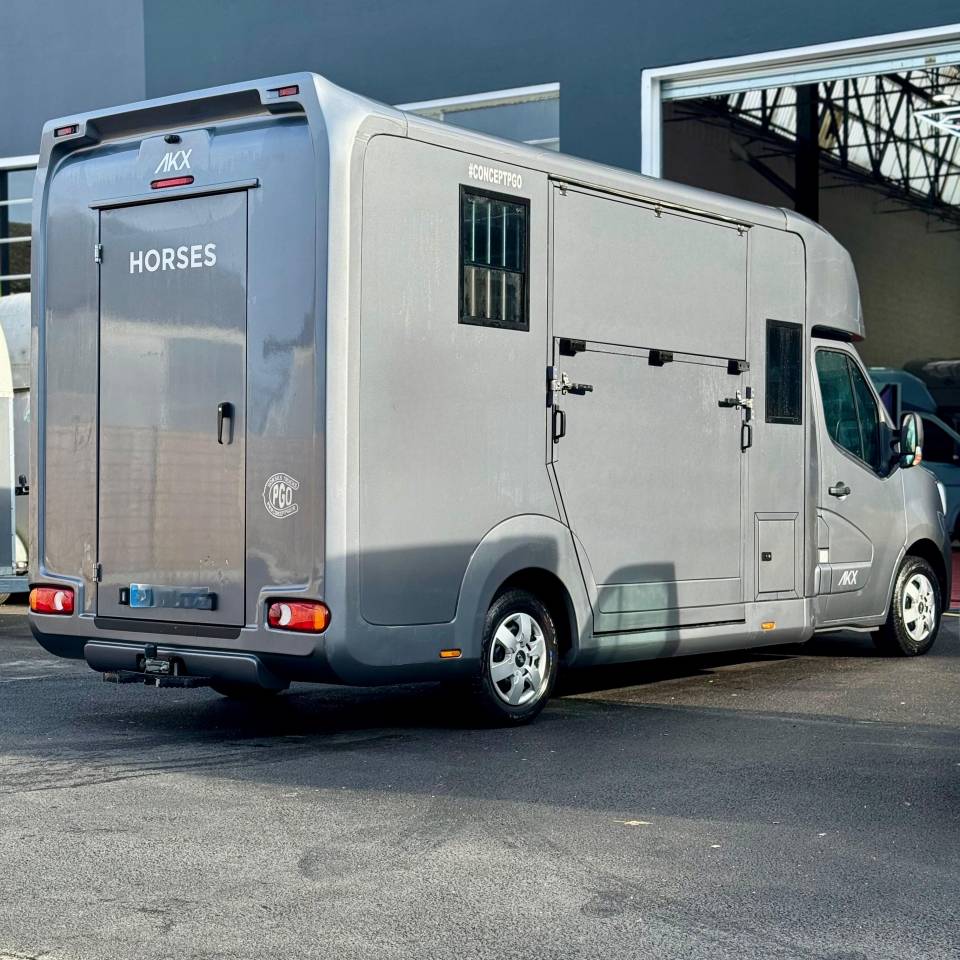 Kleine paardenvrachtwagen (B rijbewijs) AKX 5stalles 2023 Tweedehands