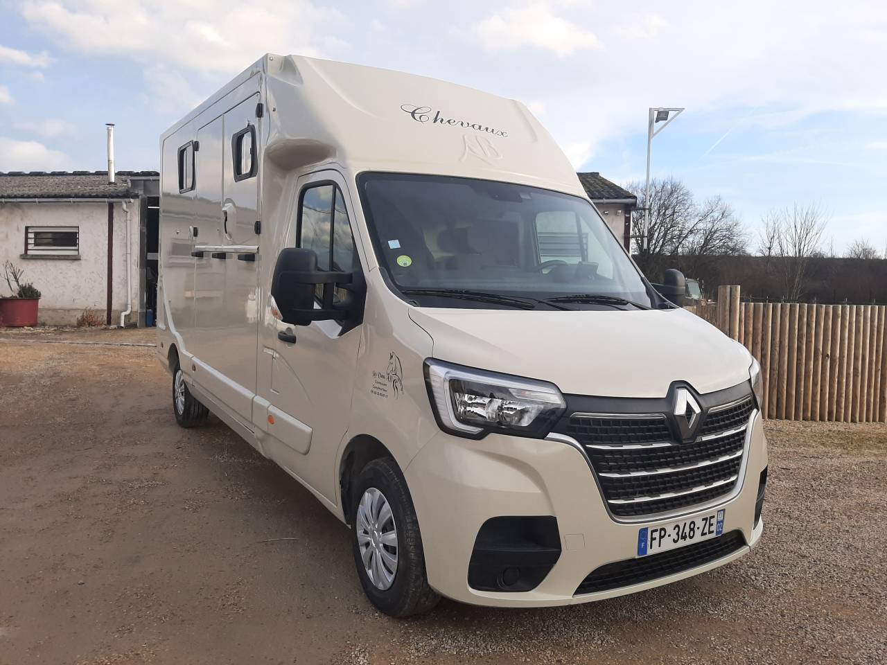 Kleine paardenvrachtwagen (B rijbewijs) Renault Master 2020 Tweedehands