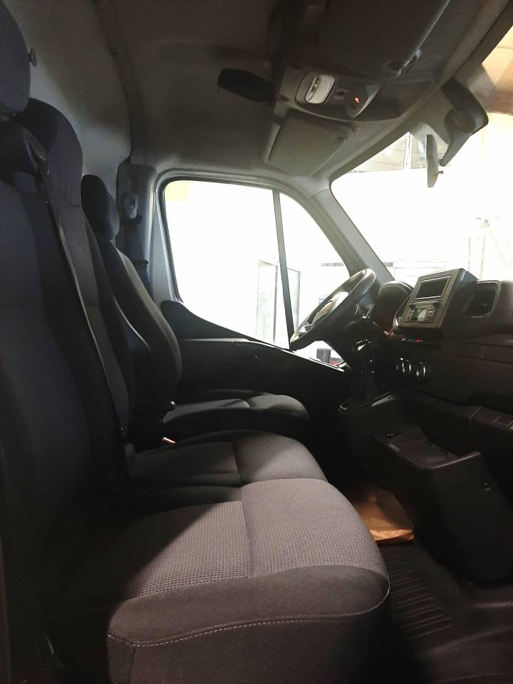 Kleine paardenvrachtwagen (B rijbewijs) Renault Master 2020 Tweedehands